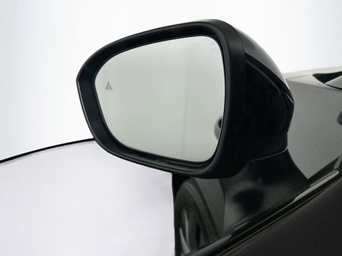 Used 2023 Nissan Ariya FWD image 16