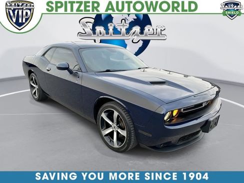 Used 2015 Dodge Challenger SXT image 1