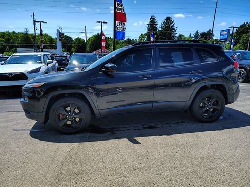 Used 2016 Jeep Cherokee Latitude w/ Cold Weather Group AWD/4WD image 8