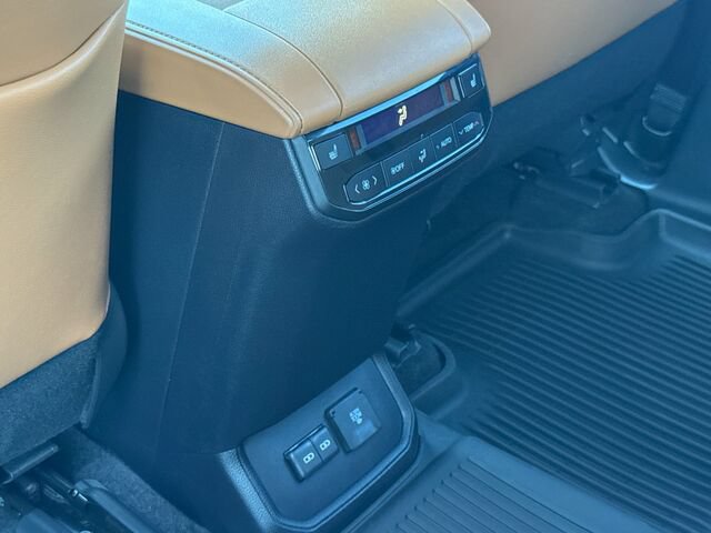 Used 2023 Toyota Highlander Platinum AWD/4WD image 14