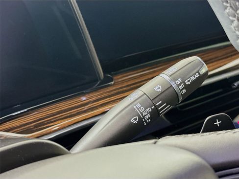 Used 2024 Cadillac Escalade ESV Premium Luxury image 5