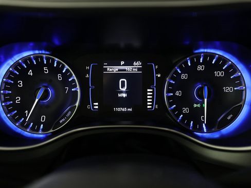 Used 2018 Chrysler Pacifica Touring Plus w/ S Appearance Package image 23