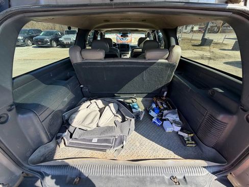 Used 2000 Chevrolet Suburban 2500 LT w/ LT Preferred Equipment Group image 15