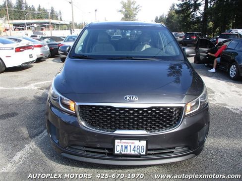 Used 2016 Kia Sedona LX w/ LX Essentials Premium Package image 8