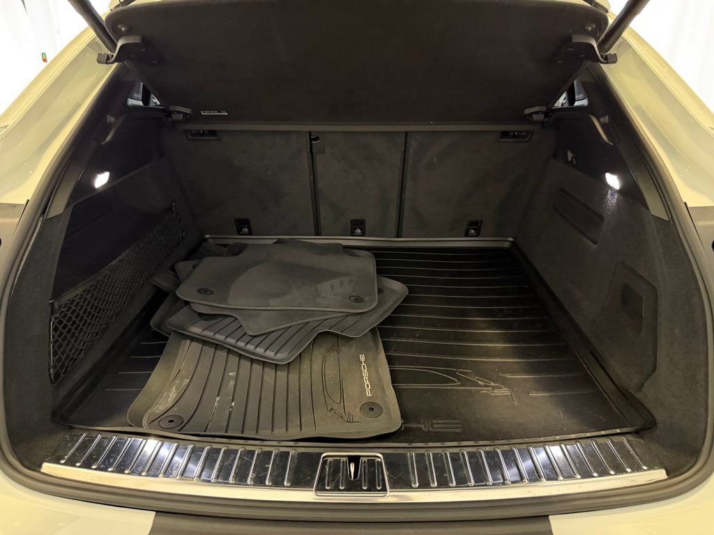 Certified 2022 Porsche Cayenne Platinum Edition AWD/4WD image 28