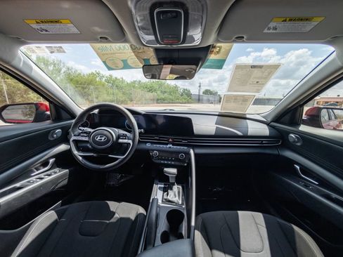 Used 2024 Hyundai Elantra SEL FWD image 17