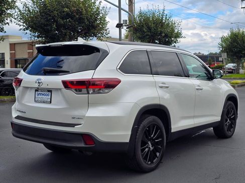 Used 2019 Toyota Highlander SE AWD/4WD image 12