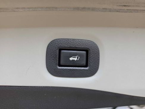 Used 2019 Nissan Rogue SV w/ Premium Package FWD image 15