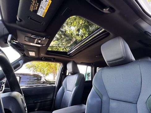 Used 2025 Lexus GX 550 AWD/4WD image 18