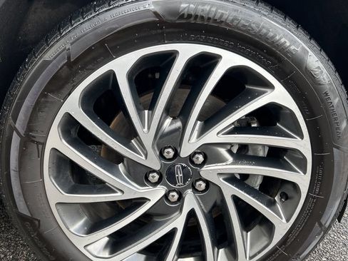 Used 2020 Lincoln Nautilus Reserve AWD/4WD image 3