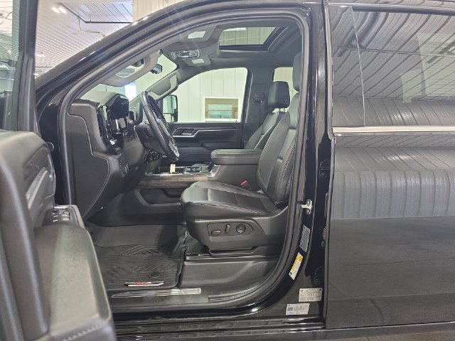 Used 2025 Chevrolet Silverado 3500 LTZ w/ LTZ Premium Package AWD/4WD image 23