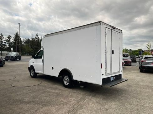 Used 2021 GMC Savana 3500 w/ Driver Convenience Package RWD image 5