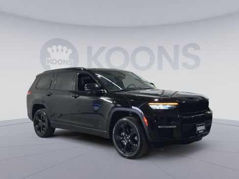 Used 2024 Jeep Grand Cherokee L Limited w/ Black Appearance Package AWD/4WD image 2
