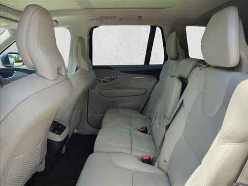 Used 2024 Volvo XC90 B5 Plus AWD/4WD image 15