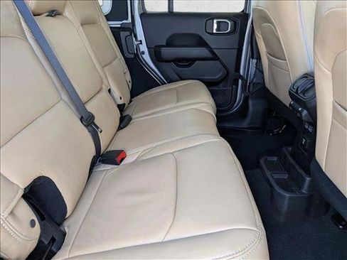 Used 2019 Jeep Wrangler Unlimited Sahara AWD/4WD image 21