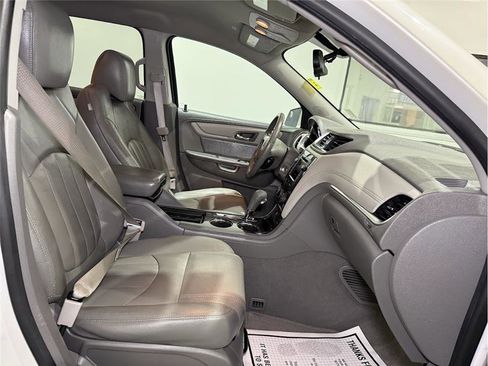 Used 2014 Chevrolet Traverse LT image 26