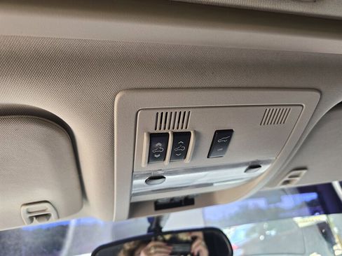 Used 2011 GMC Yukon Denali image 30