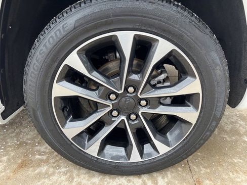 Certified 2023 Jeep Grand Cherokee Overland image 12