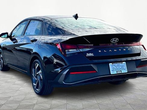 Used 2025 Hyundai Elantra Sport image 13