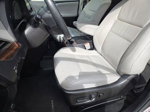 Used 2015 Toyota Sienna Limited Premium image 5