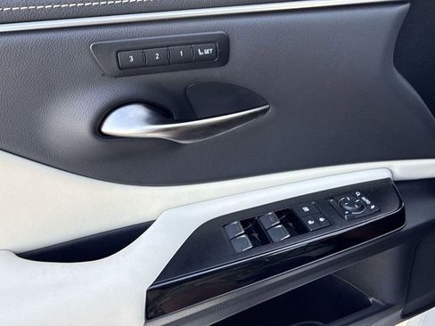 Used 2025 Lexus ES 350 w/ Premium Package FWD image 29