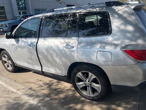 Used 2013 Toyota Highlander Limited image 2