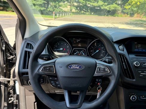 Used 2017 Ford Focus SE FWD image 18