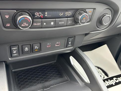 Used 2024 Nissan Frontier SL w/ Technology Package AWD/4WD image 19