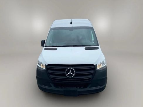 Used 2019 Mercedes-Benz Sprinter 2500 image 2