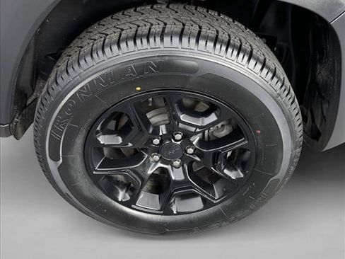 Used 2019 Jeep Cherokee Trailhawk w/ Cold Weather Group image 9