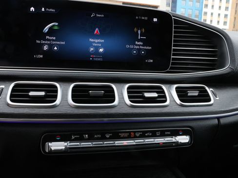 Used 2021 Mercedes-Benz GLS 450 4MATIC image 26