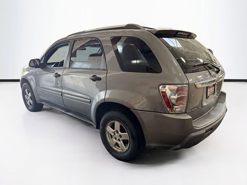 Used 2005 Chevrolet Equinox LS w/ Preferred Equipment Group AWD/4WD image 5