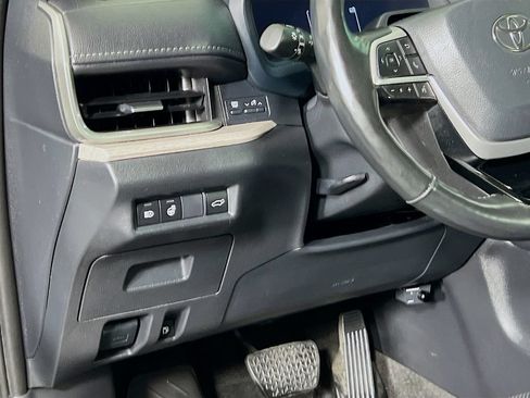 Used 2024 Toyota Grand Highlander AWD image 12
