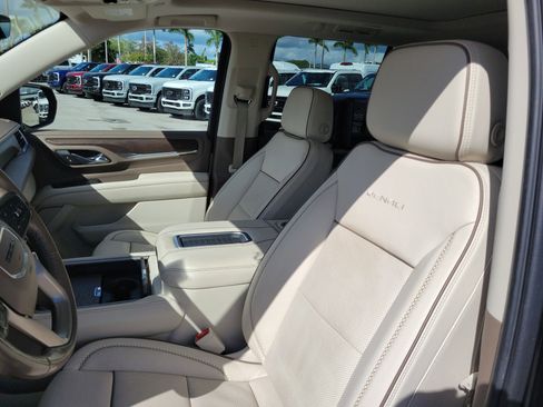 Used 2021 GMC Yukon Denali w/ Denali Premium Package image 14