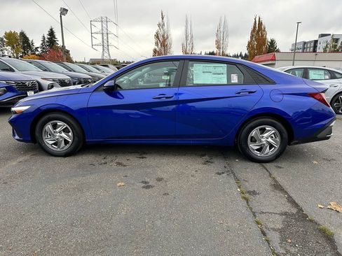 Certified 2025 Hyundai Elantra SE FWD image 4