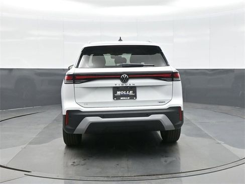New 2026 Volkswagen Tiguan SE image 6