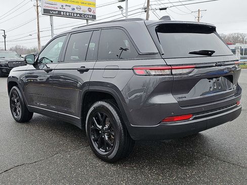 Used 2025 Jeep Grand Cherokee Altitude image 4