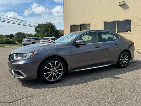 Used 2018 Acura TLX V6 w/ Technology Package FWD image 4