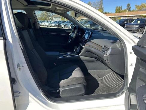 Used 2019 Honda Accord EX image 30
