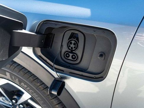 New 2026 Chevrolet Equinox EV LT image 12