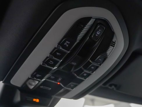 Certified 2026 Porsche Macan AWD/4WD image 26