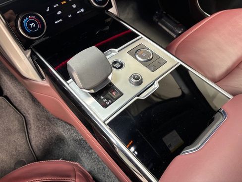 Used 2023 Land Rover Range Rover SE image 15