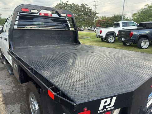 Used 2024 RAM 2500 Tradesman w/ Chrome Appearance Group AWD/4WD image 15