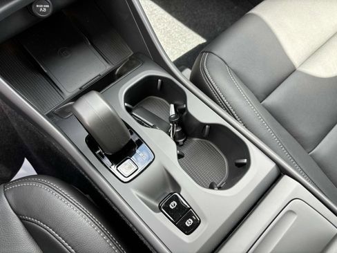 New 2025 Volvo XC40 B5 Core w/ Protection Package Premier image 23