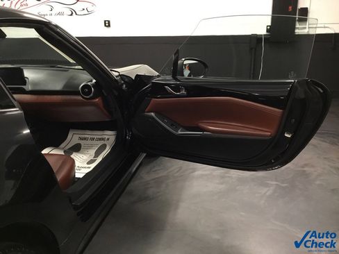 Used 2018 MAZDA MX-5 Miata RF Grand Touring image 40