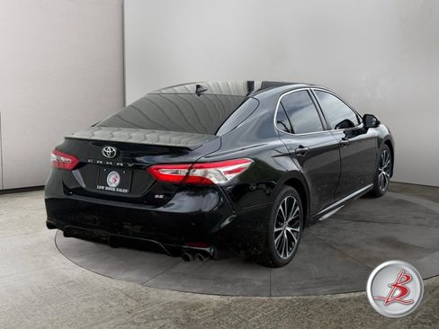 Used 2020 Toyota Camry SE w/ Carpet Mat Package FWD image 7