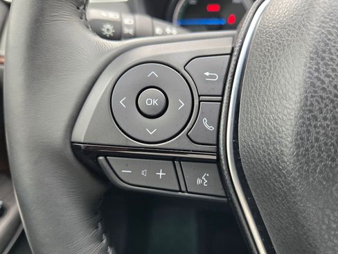 Used 2024 Toyota Venza XLE image 36