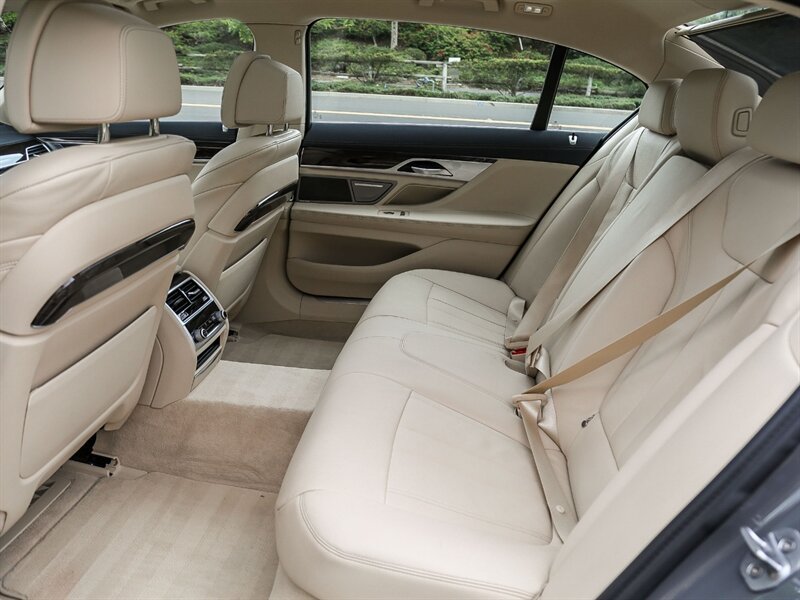 Used 2020 BMW 740i RWD image 26
