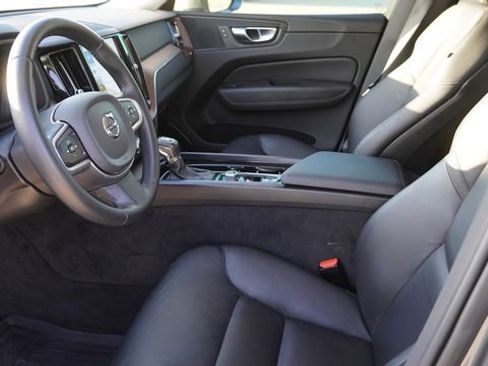 Used 2021 Volvo XC60 T5 Momentum w/ Protection Package Premier image 19