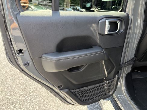 Used 2022 Jeep Wrangler Unlimited Sahara w/ Cold Weather Group AWD/4WD image 14